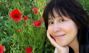 刘嘉玲回苏州参加同学会超低调：淡妆出镜不抢风头，气质仍旧超群